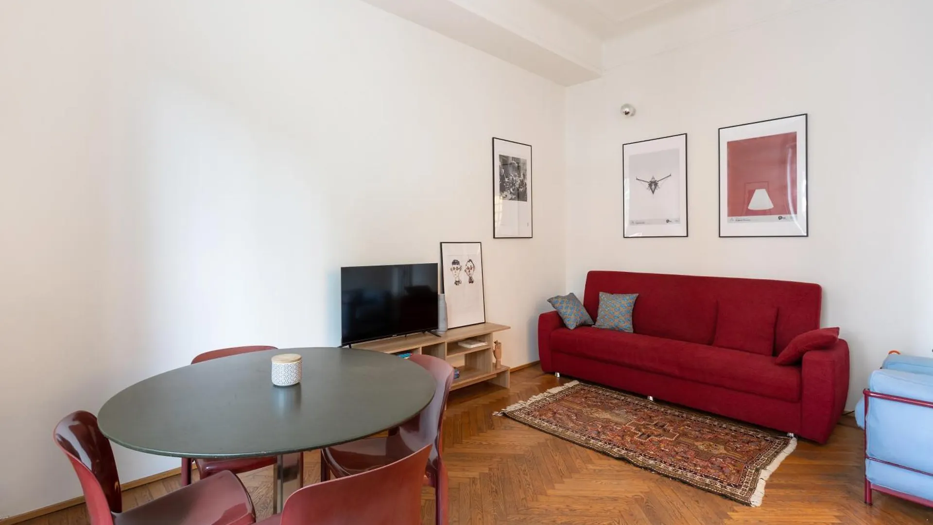 One Bedroom Apartment Of Comfort And Style In The Heart Of Mediolan