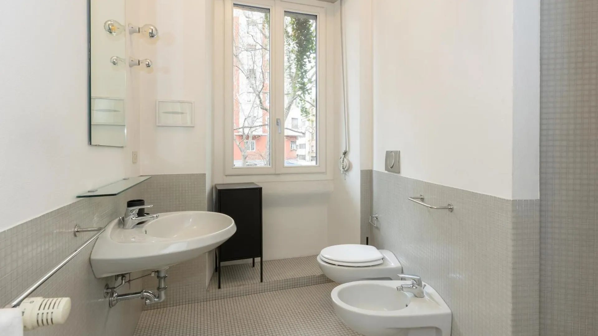 One Bedroom Apartment Of Comfort And Style In The Heart Of Mediolan