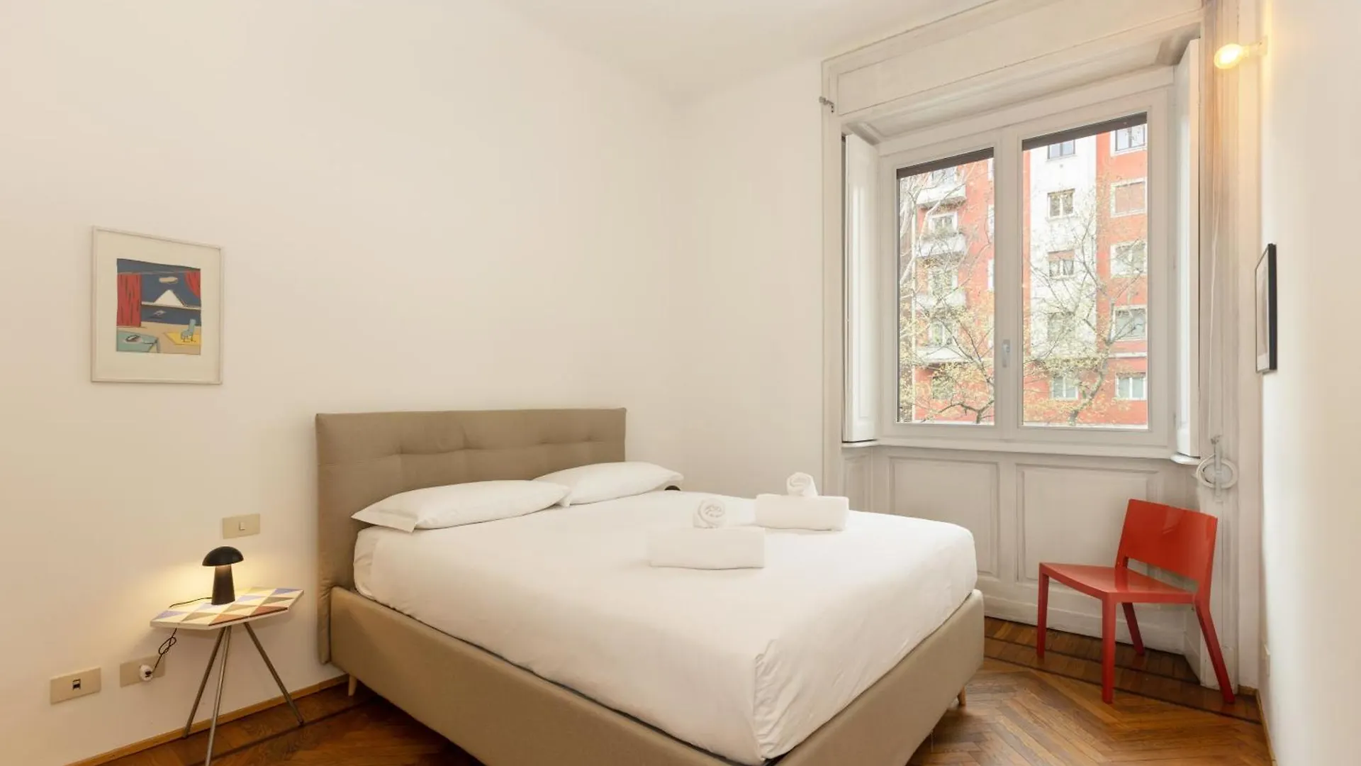 One Bedroom Apartment Of Comfort And Style In The Heart Of Mediolan Włochy
