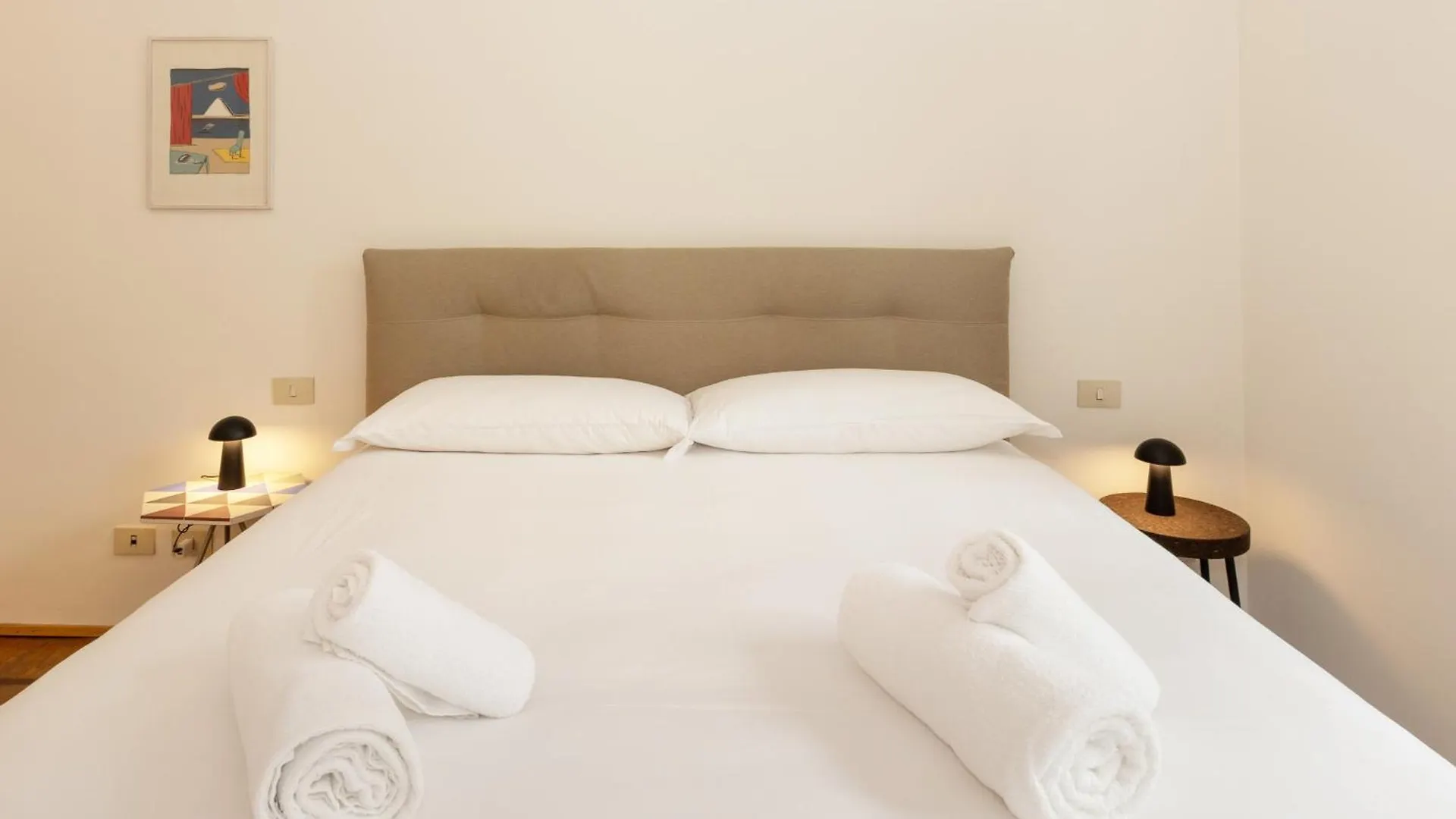 One Bedroom Apartment Of Comfort And Style In The Heart Of Mediolan