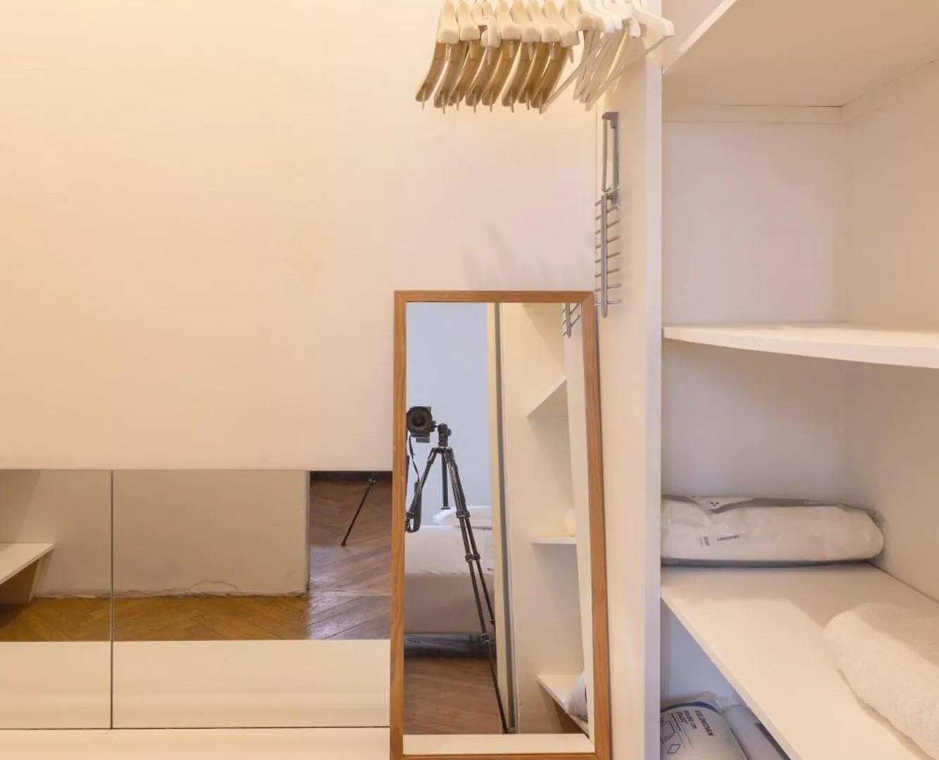 One Bedroom Apartment Of Comfort And Style In The Heart Of Mediolan