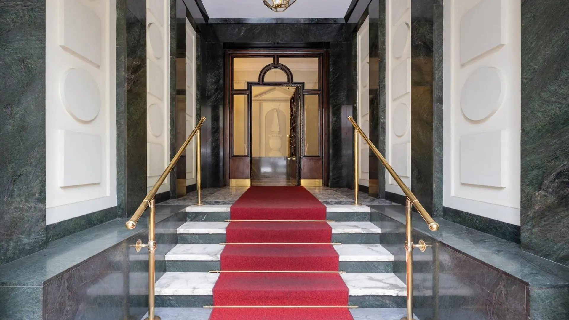 One Bedroom Apartment Of Comfort And Style In The Heart Of Mediolan 0*,