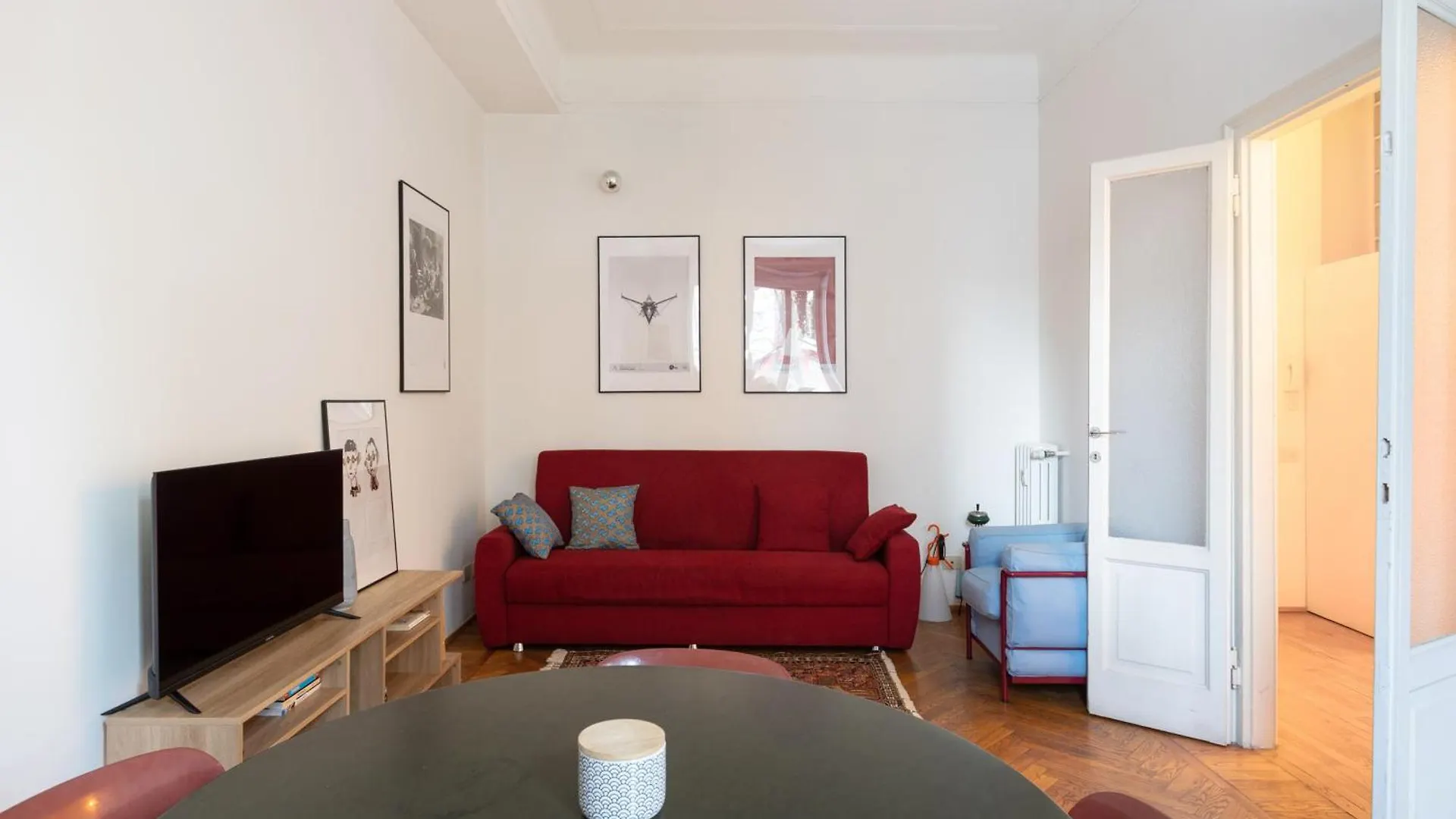 One Bedroom Apartment Of Comfort And Style In The Heart Of Milan contacts