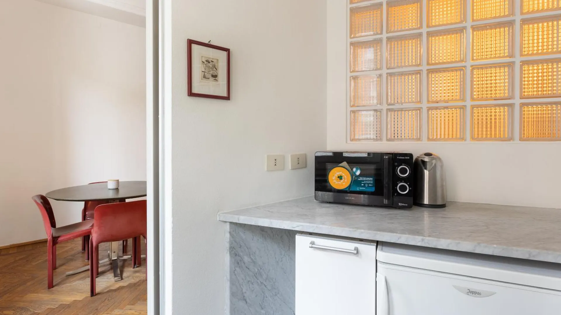 One Bedroom Apartment Of Comfort And Style In The Heart Of Milano Italia