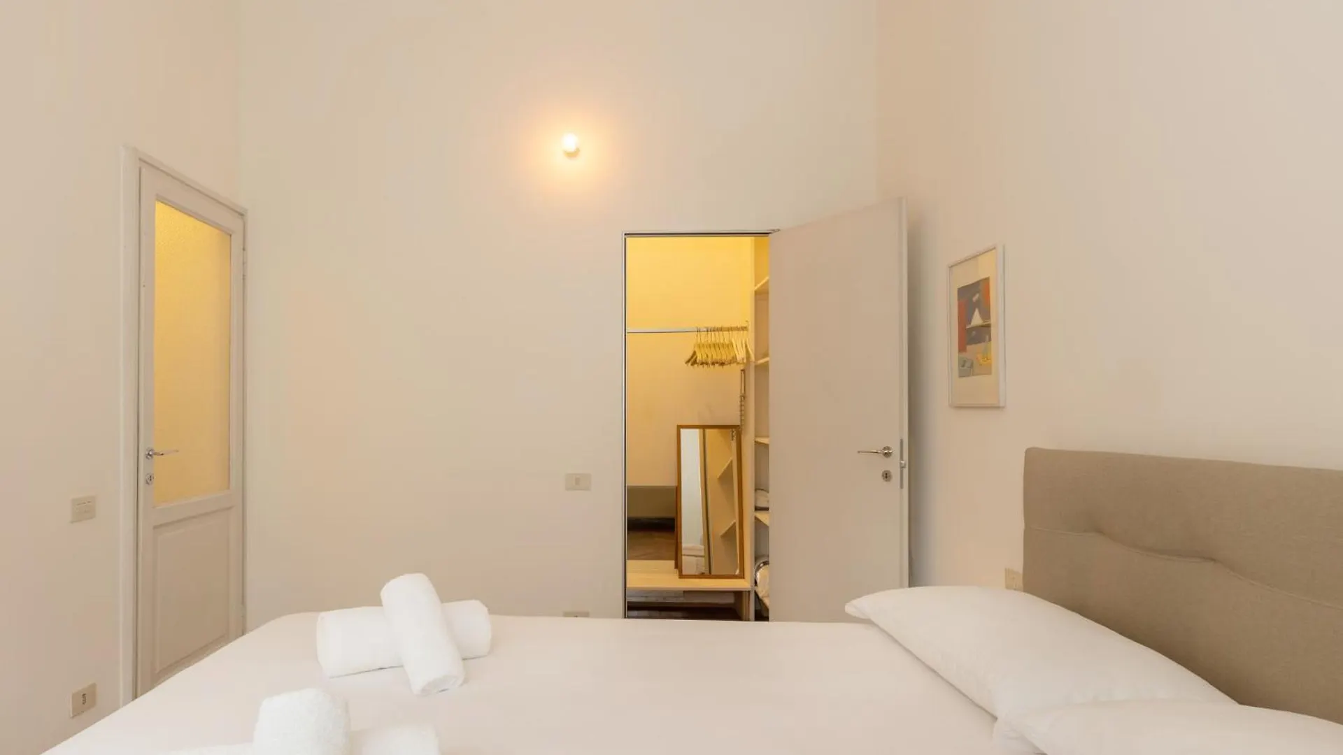 One Bedroom Apartment Of Comfort And Style In The Heart Of Milano