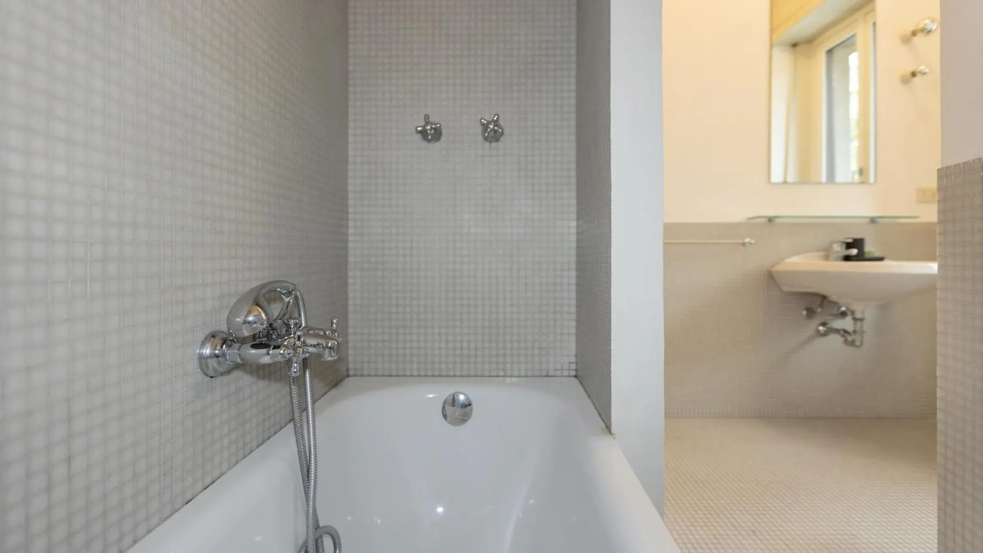 One Bedroom Apartment Of Comfort And Style In The Heart Of Milano 0*,