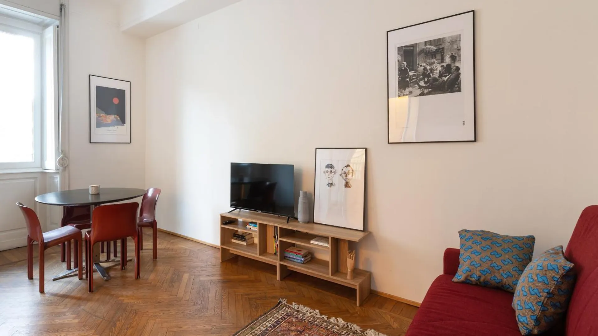 One Bedroom Apartment Of Comfort And Style In The Heart Of Milano