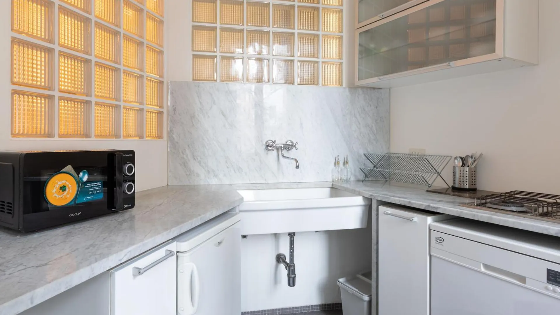 One Bedroom Apartment Of Comfort And Style In The Heart Of Milano