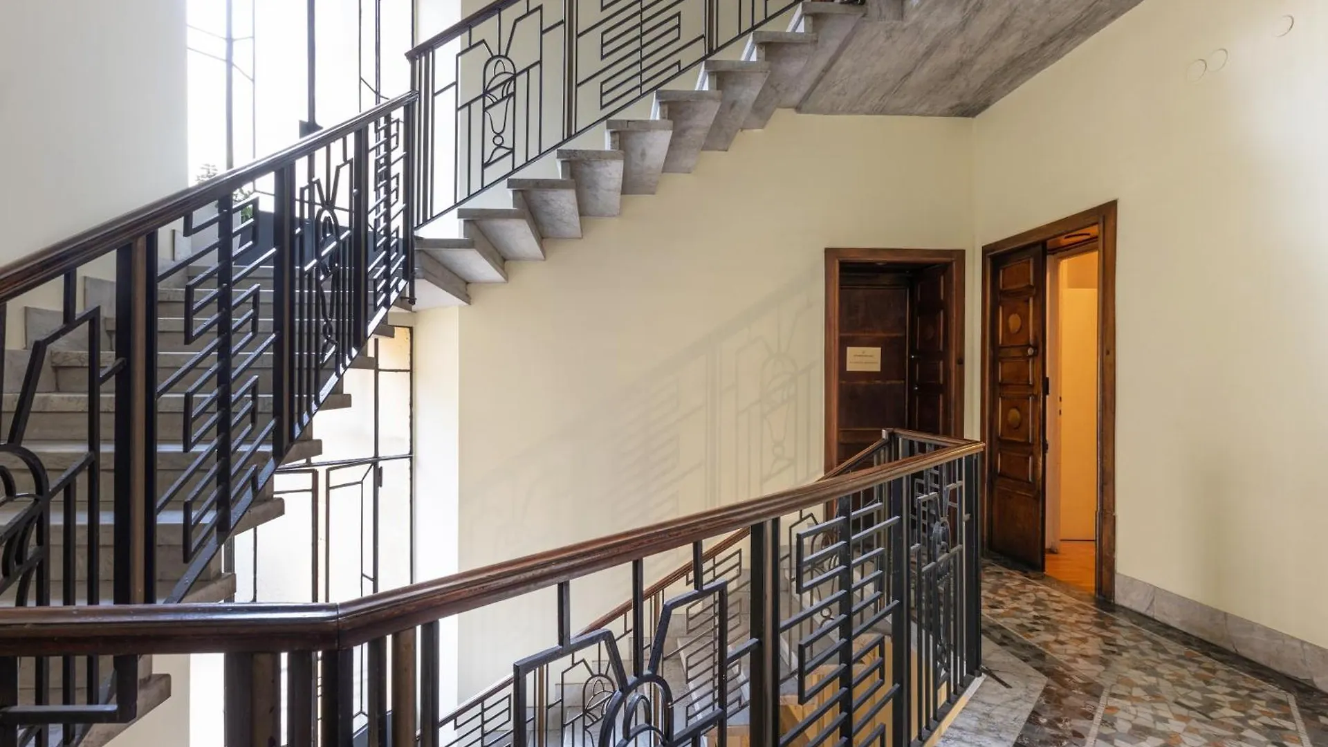 One Bedroom Apartment Of Comfort And Style In The Heart Of Milano Italia